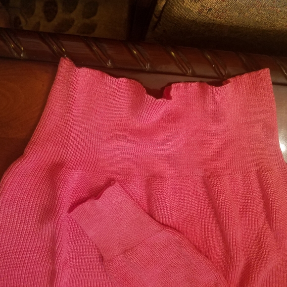 Pink sweater - Picture 3 of 3